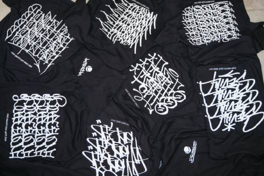 ¿QUÉ ESCRITORES SE ESCONDEN TRAS LAS CAMISETAS HANDSTYLE DE LAS MTN SHOP?